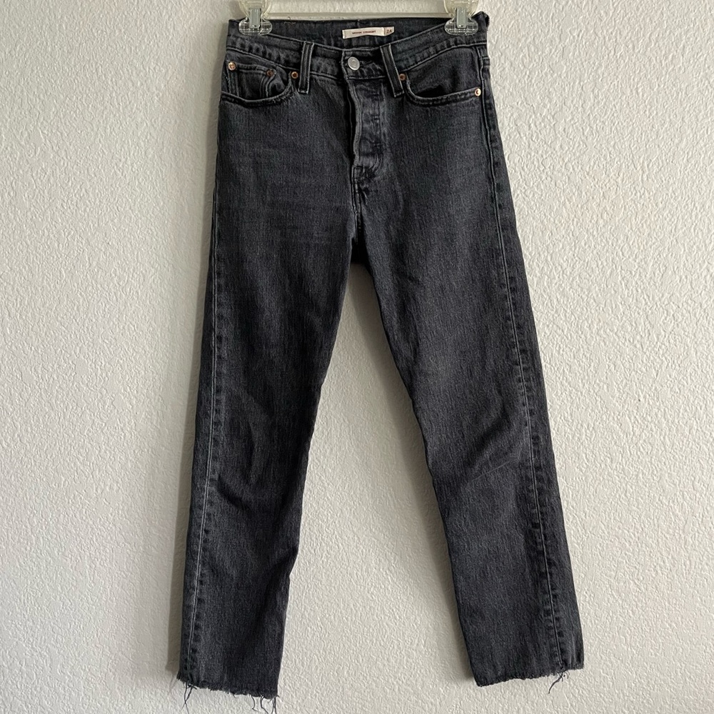 Levi’s wedgie straight size 24